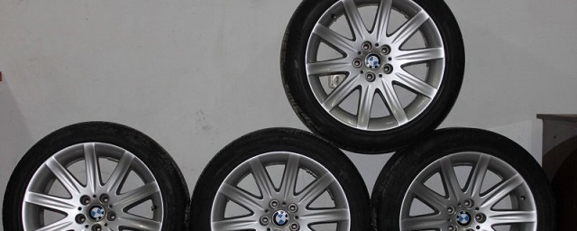 В Саратове с автомойки украли колеса от BMW на 120 тысяч рублей