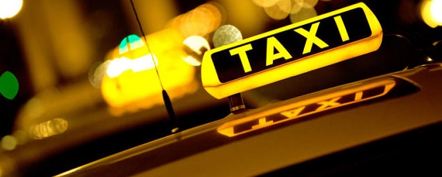 Таксиста из Смоленска обвинили в хищении денег