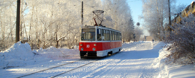 В Омске из-за морозной погоды трамваи примерзают к рельсам