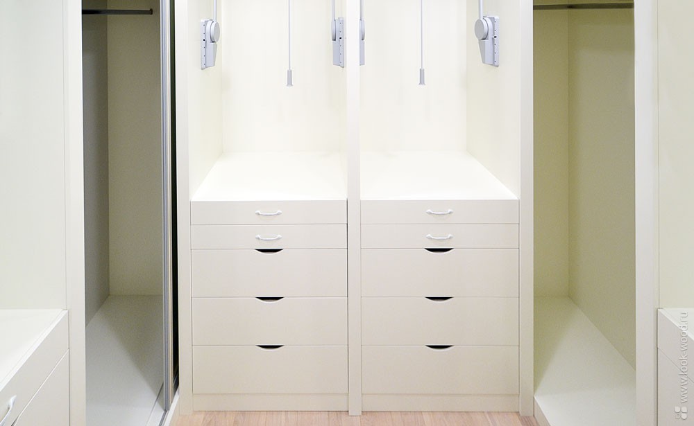 Пример гардеробной комнаты выполненной по индивидуальному проекту