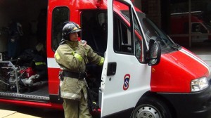 В Петербурге на Мориса Тореза пожарные спасли от огня шесть человек