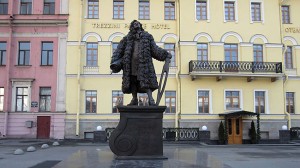 В Петербурге открыли памятник Трезини