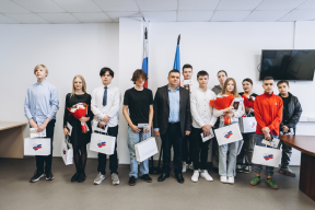 В Щелкове торжественно вручили паспорта 11 подросткам