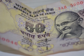На фоне роста доллара подешевела валюта Индии