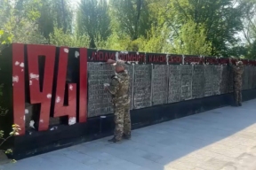 Военные в ЛНР помогли восстановить мемориал