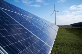 Global clean energy investment up more than 70% in a year