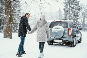 В российском регионе водителей попросили продолжать ездить на зимней резине