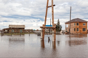 Паводок на реке Лена затопил 13 сел в Намском районе Якутии
