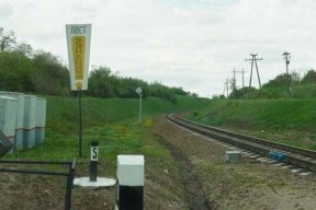 На железнодорожном переезде в Воронежской области произошло ДТП с участие грузового поезда и автомобиля
