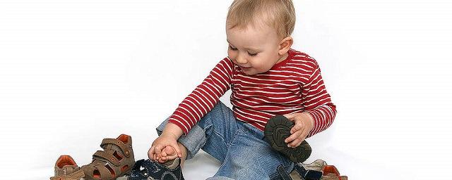 Власти Адыгеи обеспечат детей ортопедической обувью