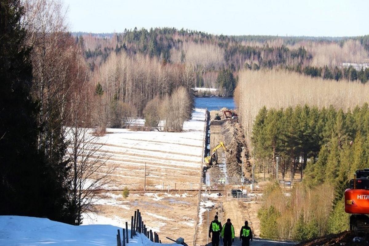 Финляндия намерена отгородиться от России 200-километровым забором на границе