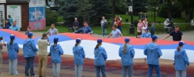 В Калуге по случаю Дня флага организовали автопробег и флешмоб