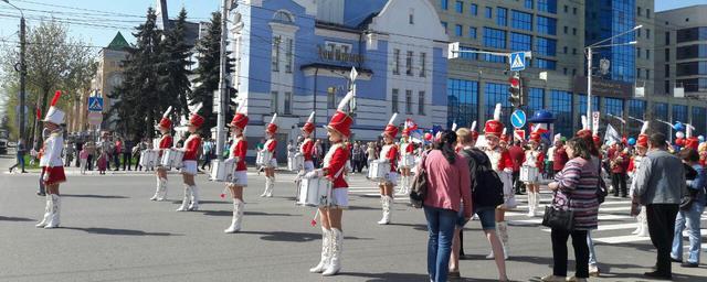 Жители Калуги отметили Первомай праздничным шествием