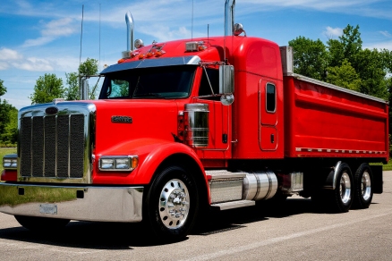 Продажи среднетоннажных грузовиков в России сократились на 44% в 2025 году