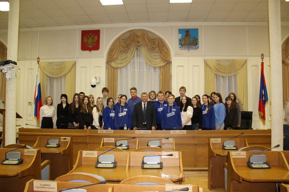 Председатель Костромской областной Думы Алексей Анохин рассказал студентам об основах отечественного парламентаризма