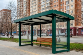 «Сделано в Хабаровске»: как местный завод выиграл битву за остановки и получил заказ от всего края