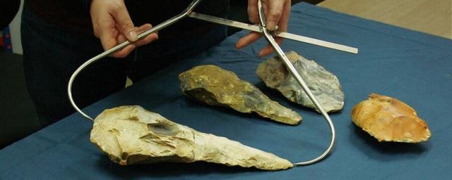 В Британии археологи нашли два огромных кремниевых топора возрастом 300 тысяч лет