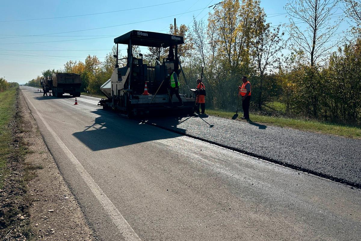 Мурат Кумпилов: В рамках нацпроекта в Адыгее в 2025 году приведено к нормативным требованиям 26 участков дорог общей протяженностью около 70 км