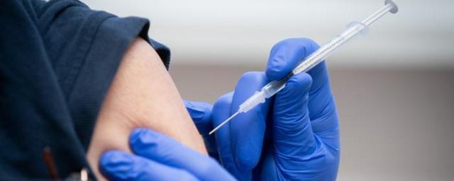В Москве более 1,5 тыс. подростков привились первым компонентом ковид-вакцины