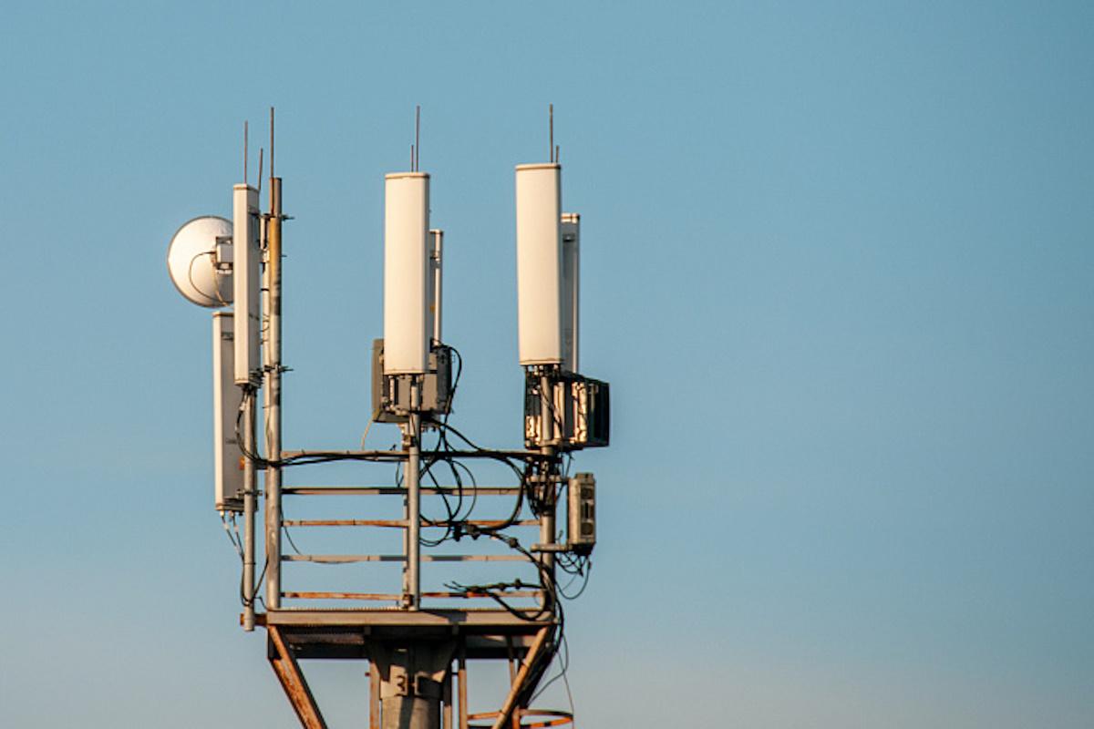 Три дополнительные базовые станции установила компания МТС в районе Южного полукольца ЕКАД