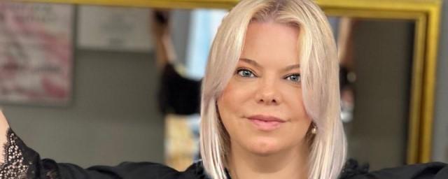 Яна Поплавская поддержала уехавшую Собчак, рассказав о ее «человеческом поступке»