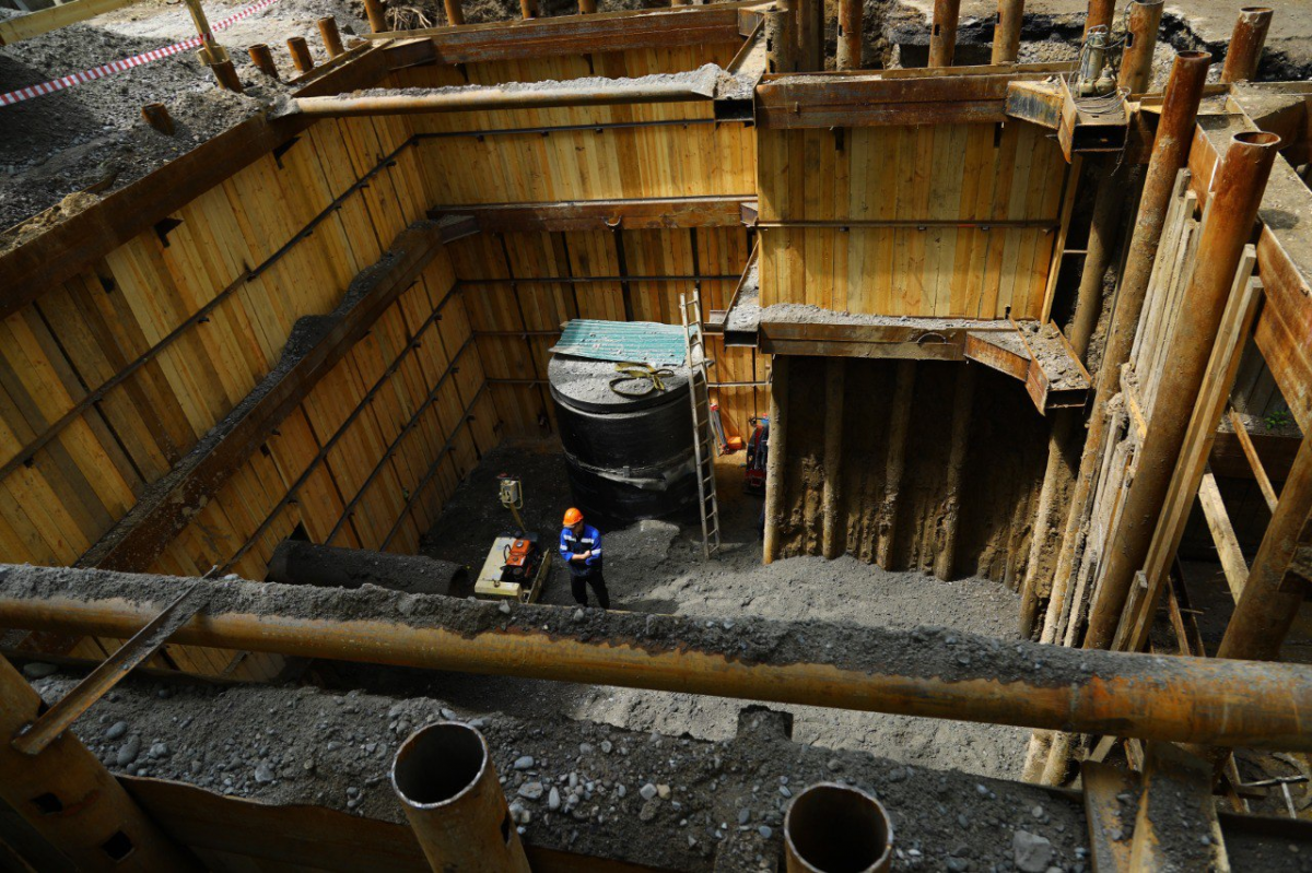 Мэр Руслан Болотов: В Иркутске создаётся единая канализационная сеть от Верхней Набережной до КОС правого берега с прокладкой почти 12 км новых труб водоотведения