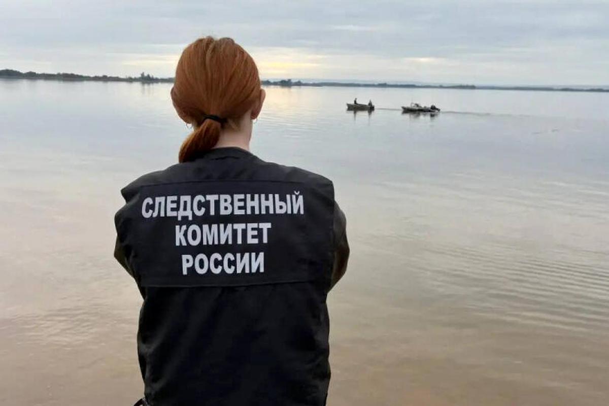 Катер с рыбаками врезался в берег в Саратовской области, двое погибших