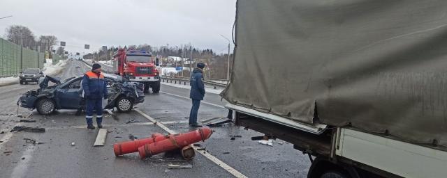 В Смоленской области в массовом ДТП на трассе М-1 столкнулись четыре авто