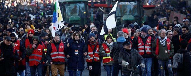 МВД Франции: Более 750 тысяч французов вышли на митинг против пенсионной реформы