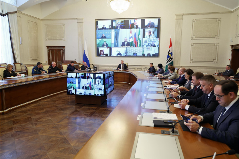 Губернатор Андрей Травников поручил начать отопительный сезон во всех муниципалитетах Новосибирской области