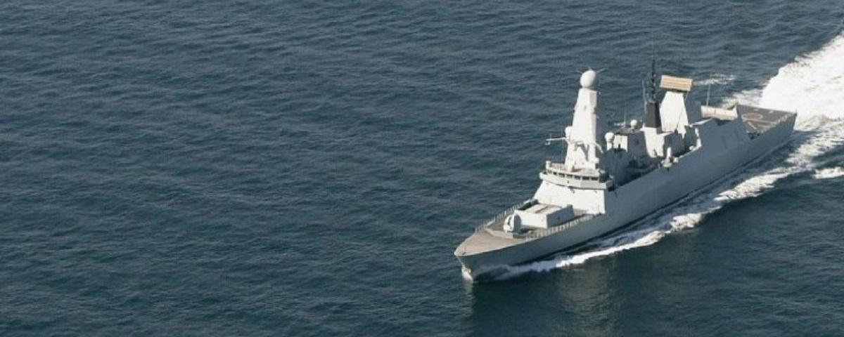 ФСБ предупреждала британский эсминец об открытии огня при пересечении границы РФ - Видео