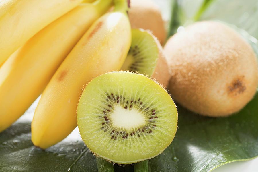 Диетолог Фрэнсис Лагерман-Рот назвала четыре фрукта, которые рекомендуется есть с кожурой