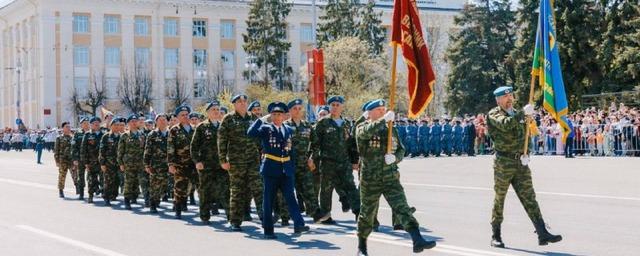 Глава администрации Чебоксар Денис Спирин поздравил Воздушно-десантные войска России с праздником