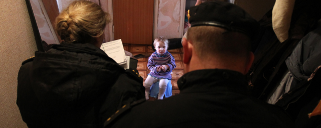 В Госдуму внесли проект поправок об изъятии детей из семьи