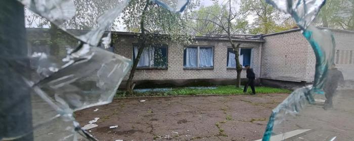 Мэр Донецка Кулемзин: При обстреле ВСУ в Петровском районе была повреждена крыша здания школы