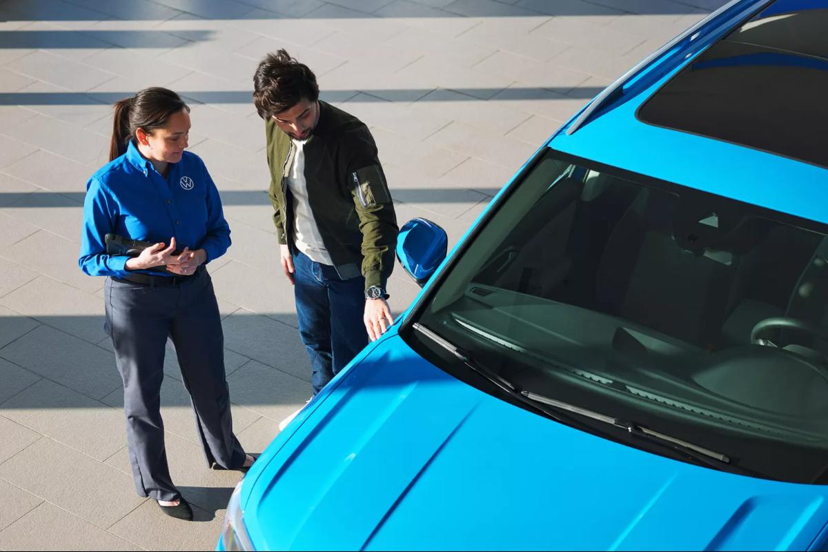 «Машину купил, а ехать не можешь!» Автогиганты придумали новый способ выкачивать деньги. Россиян предупредили о грядущих тратах