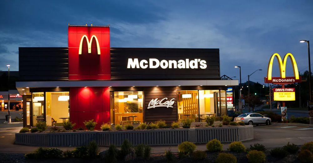 КЦБ обвинила экс-гендиректора McDonald’s в сокрытии обстоятельств увольнения