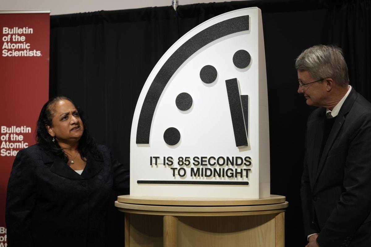 Часы Судного дня переведены вперед: до полуночи осталось 85 секунд