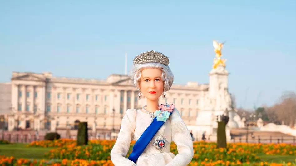 Guardian: куклы Барби в образе Елизаветы II были проданы за три секунды