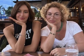 Валентина Иванова поддержала свекровь, перерезавшую пуповины у своей новорожденной внучки