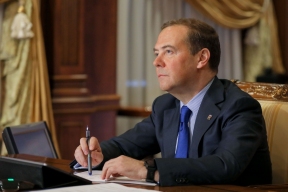 Дмитрий Медведев оригинально поздравил россиян с Первомаем