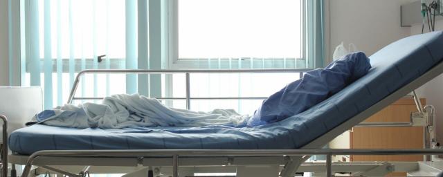В Курске 80-летняя пенсионерка попала в больницу после падения в автобусе