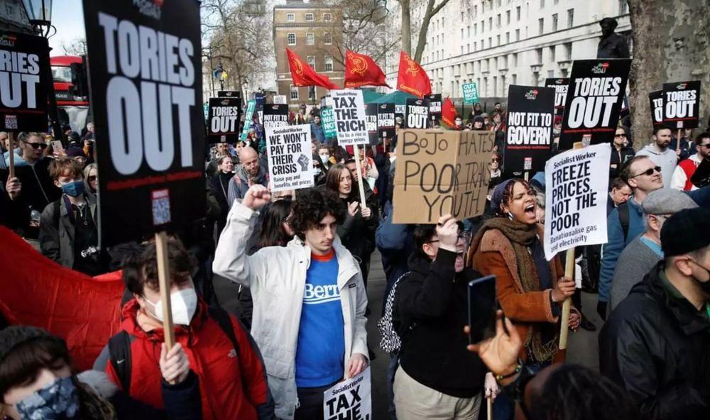 Экономический кризис вынудил жителей Великобритании выйти на митинги