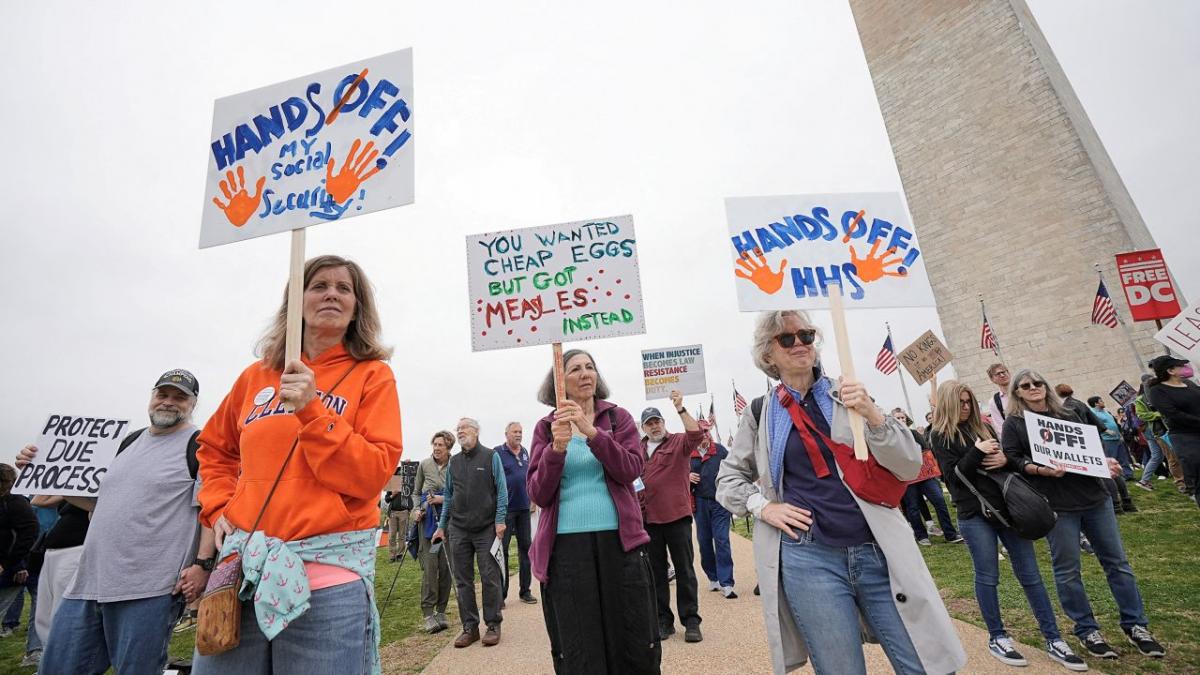 Американцы вышли на митинги в связи с политикой администрации Белого дома