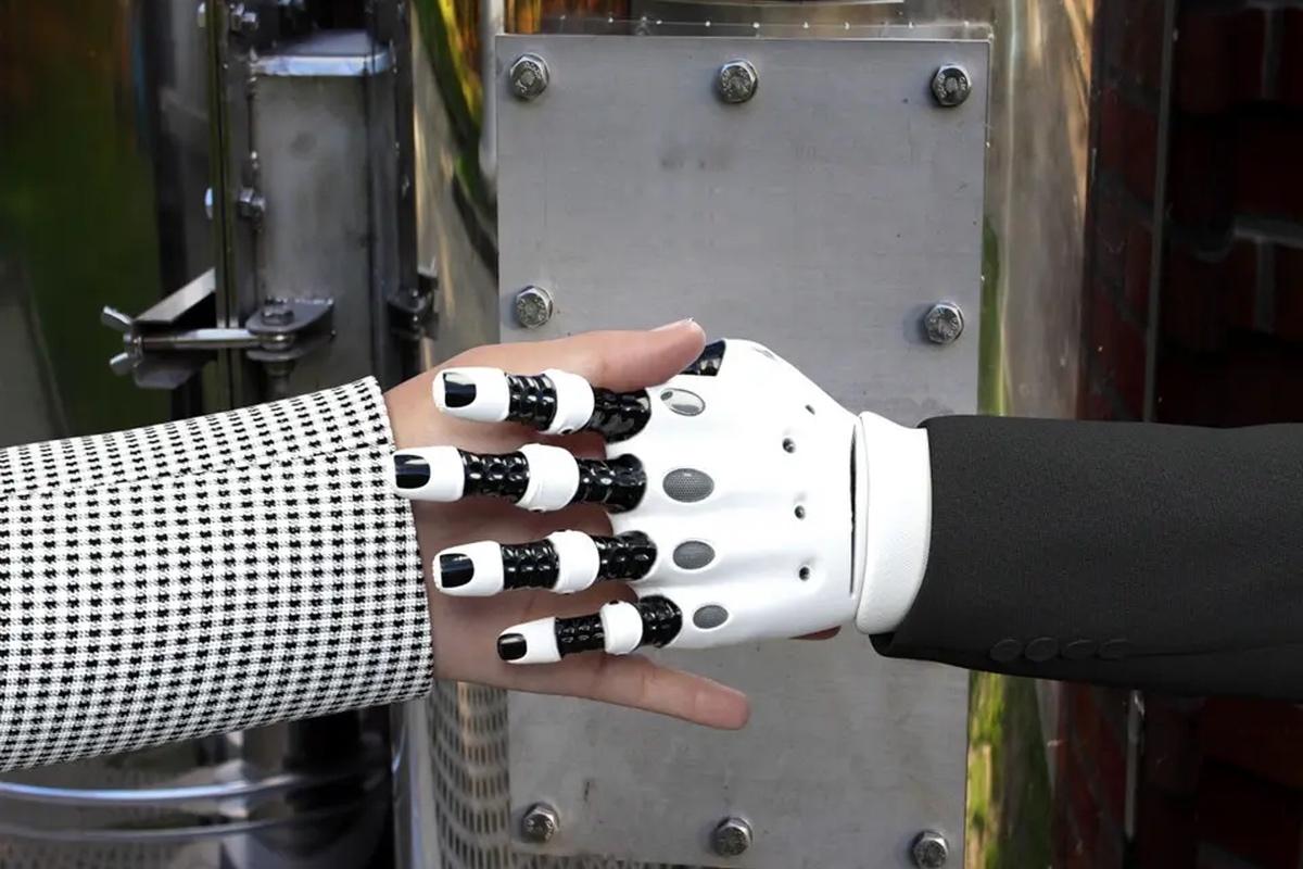 Учёные из НИУ БелГУ разработали протез руки, управляемый мыслями