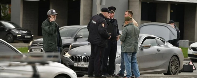 В Екатеринбурге четверо водителей устроили на проезжей части потасовку со стрельбой