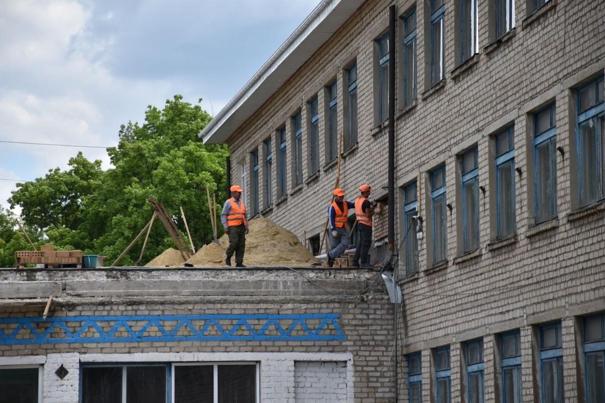 В ЛНР продолжают модернизировать школу №3 в Антраците