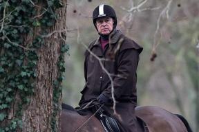 День рождения под конвоем: принца Эндрю увезли под арест прямо из дома в Сандрингеме