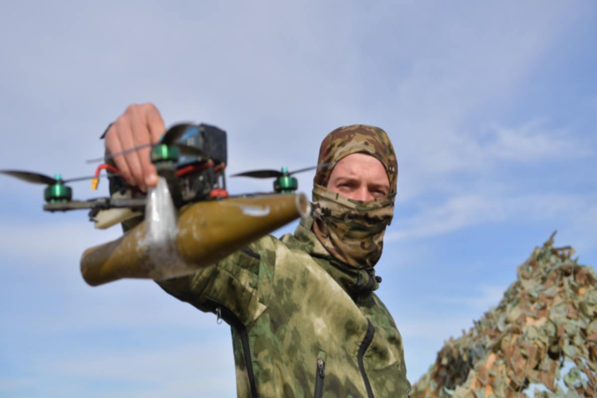 Бойцы спецназа «Ахмат» захватили украинский дрон, чтобы отправить его с «сюрпризом» к бывшим хозяевам