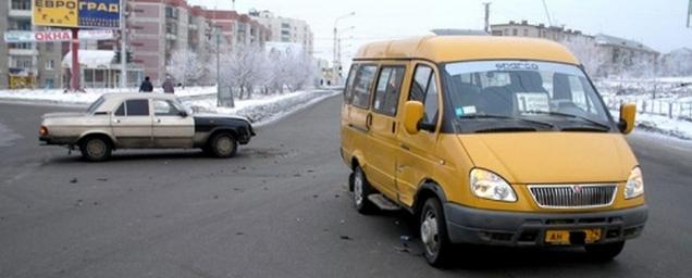 Плата за проезд в омских маршрутках подорожает на 2 рубля